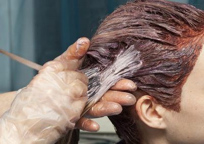 Cuir chevelu qui gratte : et si c'était la coloration ?