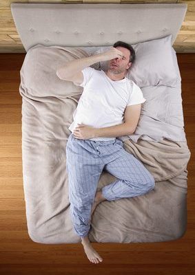 Endormissement perturbé et vie de couple, comment gérer ? Par le Dr Eric Poitrine