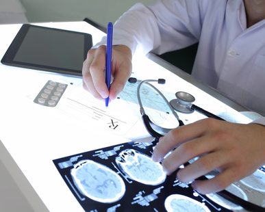 Adénome de l'hypophyse : chirurgie du cerveau ou alternatives ? Par Dr Lubrano