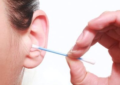 Douleurs à l'oreille à cause d'un coton-tige, que faire ? Par le Dr Michel Hanau
