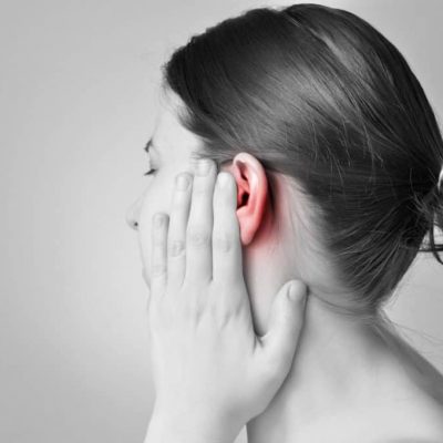 Douleurs à l'oreille : bouchon de cérumen ou otide ? Par le Dr Hanau